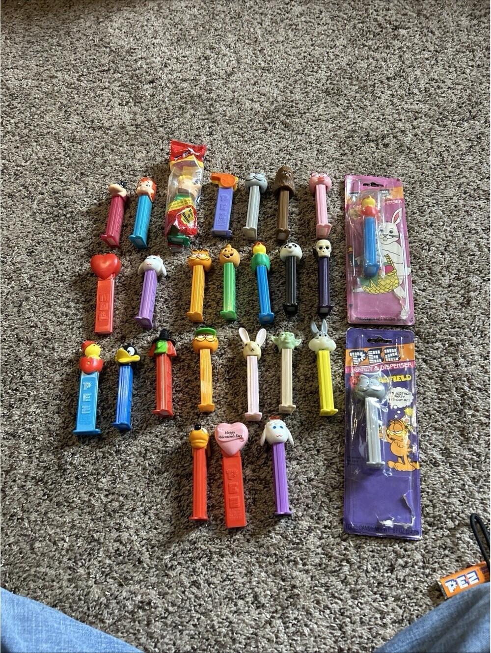 Vintage Lot Of 26 PEZ Dispensers Looney Tunes Star Wars Halloween Garfield